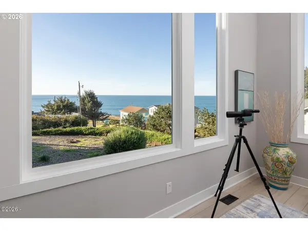 3763 ROCKY CREEK AVE, Depoe Bay, OR 97341