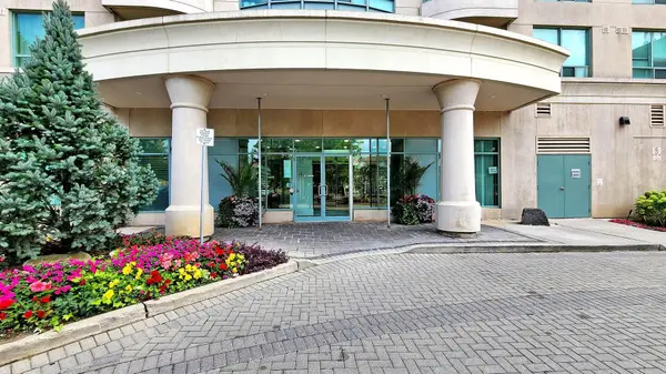 61 Town Centre CT #PH01, Toronto E09, ON M1P 5C5