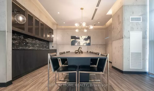 Toronto W06, ON M8Y 4G9,251 Manitoba ST #2803