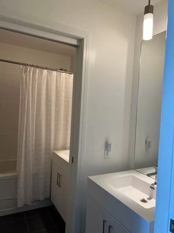 Toronto C08, ON M5N 3S2,116 George ST #N507