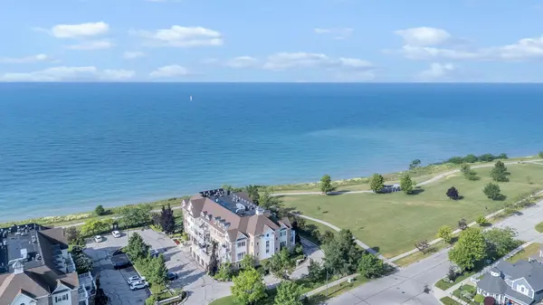 395 Lakebreeze DR #301, Clarington, ON L1B 0A5