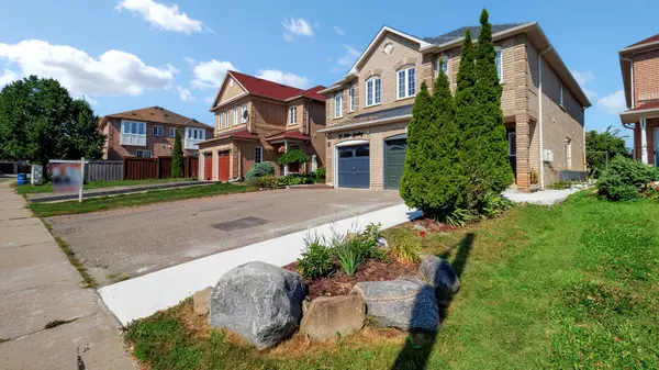 33 Native LNDG #BSMT, Brampton, ON L6X 5B1