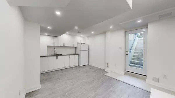 Brampton, ON L6X 5B1,33 Native LNDG #BSMT