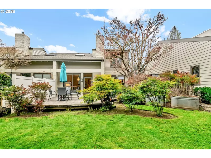 2036 EASTWOOD LN, Eugene, OR 97401