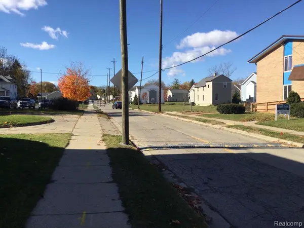 575 Louisa ST, Flint, MI 48503