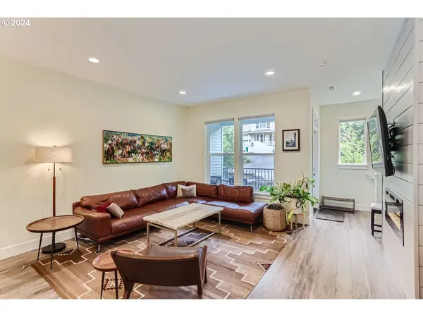 11331 SW CAPITOL HWY, Portland, OR 97219