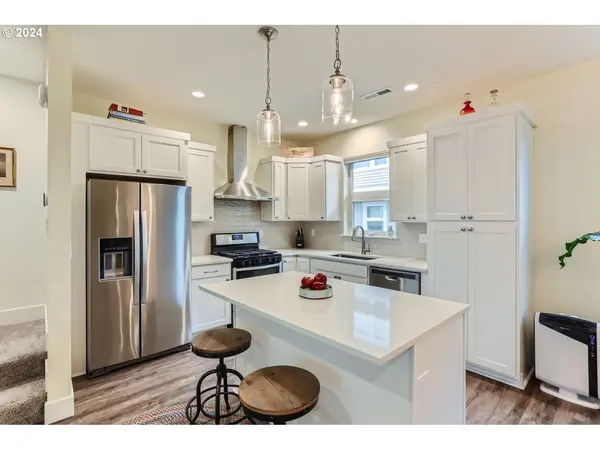 11331 SW CAPITOL HWY, Portland, OR 97219