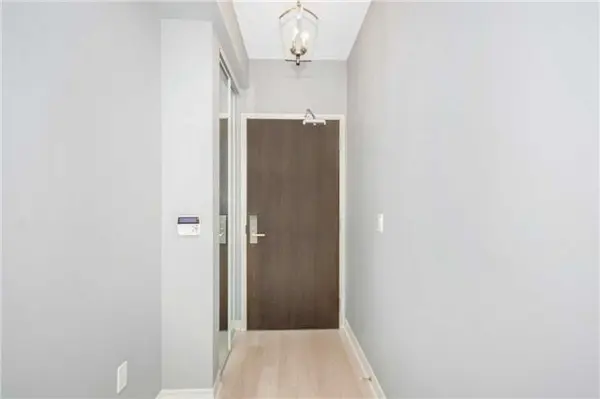 Toronto W06, ON M8V 0H1,39 Annie Craig DR #904