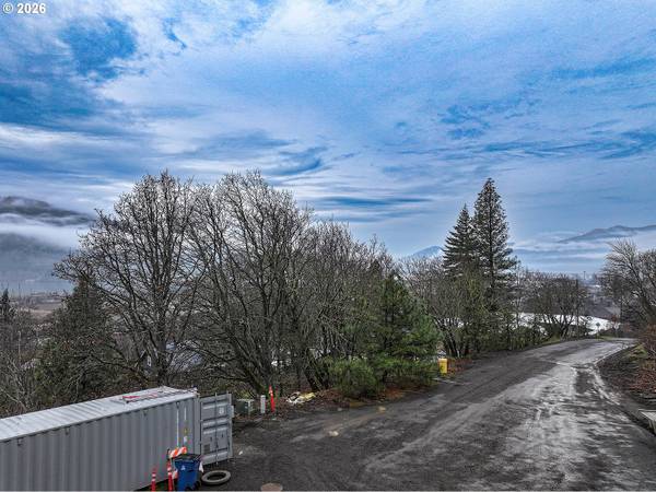 2 E Franklin ST, Bingen, WA 98605