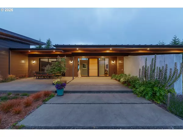 Coquille, OR 97423,75175 Stargazer Lane