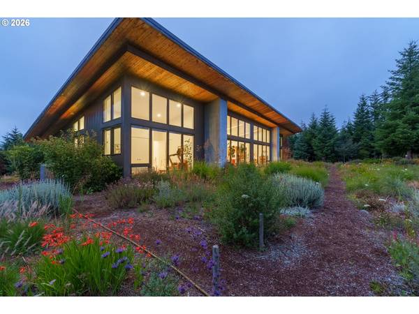 75175 Stargazer Lane, Coquille, OR 97423