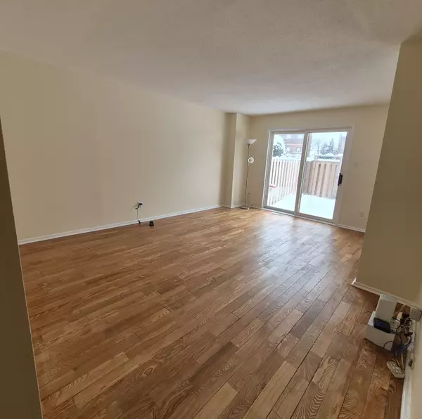 Bells Corners And South To Fallowfield, ON K2H 6V9,8A Arnold DR #8