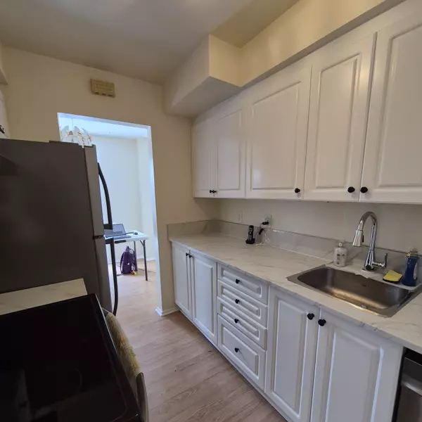 Bells Corners And South To Fallowfield, ON K2H 6V9,8A Arnold DR #8