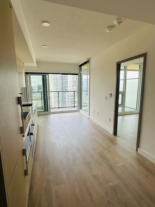 Toronto, ON M5V 0X4,3 Concord Cityplace WAY #3215