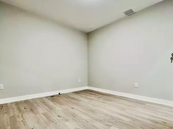 East Gwillimbury, ON L9N 0R4,25 Clara May AVE #Bsmt