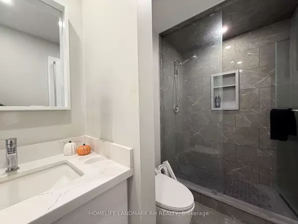 East Gwillimbury, ON L9N 0R4,25 Clara May AVE #Bsmt