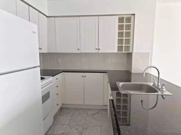 Toronto C08, ON M5B 2R3,210 Victoria ST #4210