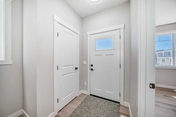 112 Belvedere PARK SE, Calgary, AB T2A 8A1