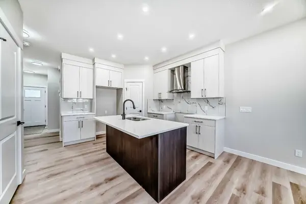 112 Belvedere PARK SE, Calgary, AB T2A 8A1