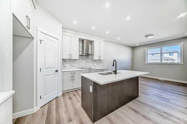 112 Belvedere PARK SE, Calgary, AB T2A 8A1