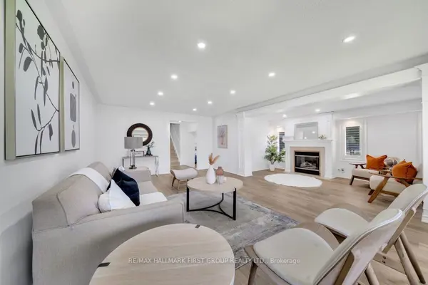 890 Briarwood DR, Oshawa, ON L1K 2A6