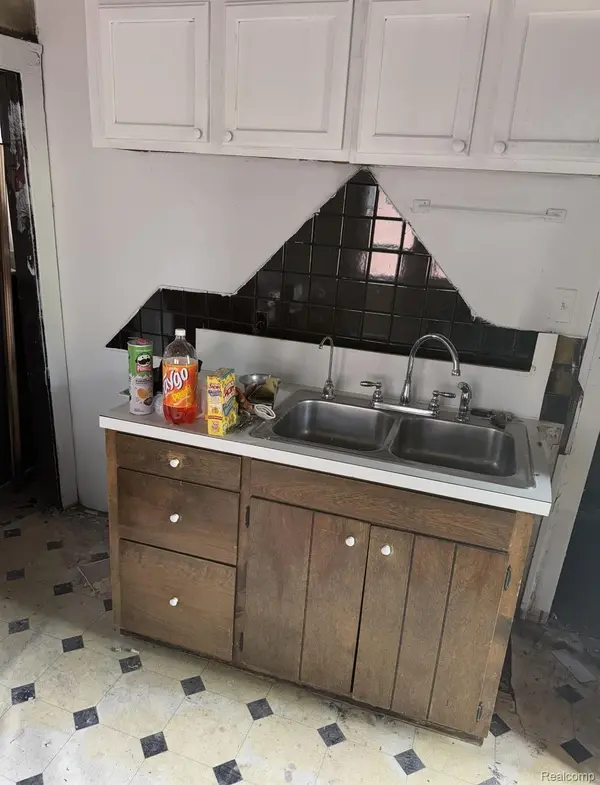 9453 Edgewood ST, Detroit, MI 48213