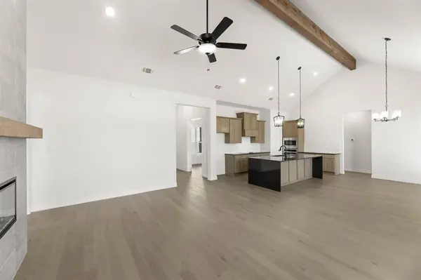 317 Slimp Bluff, Azle, TX 76020