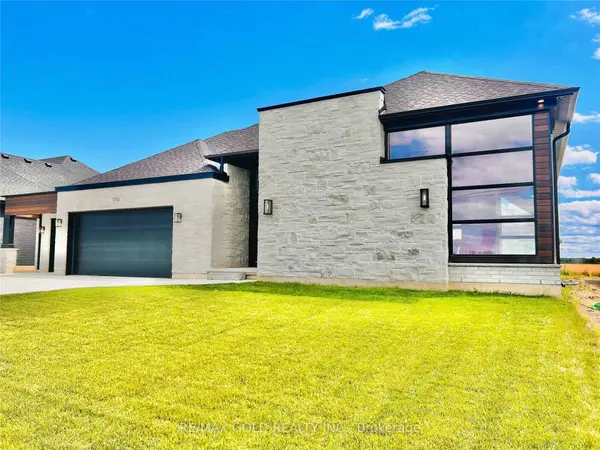 3761 Queen ST, Plympton-wyoming, ON N0N 1E0