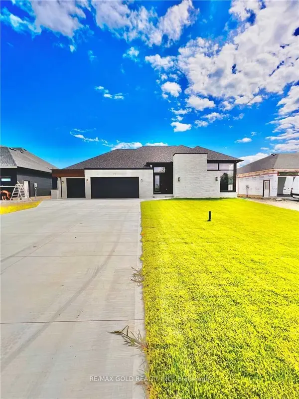 3761 Queen ST, Plympton-wyoming, ON N0N 1E0