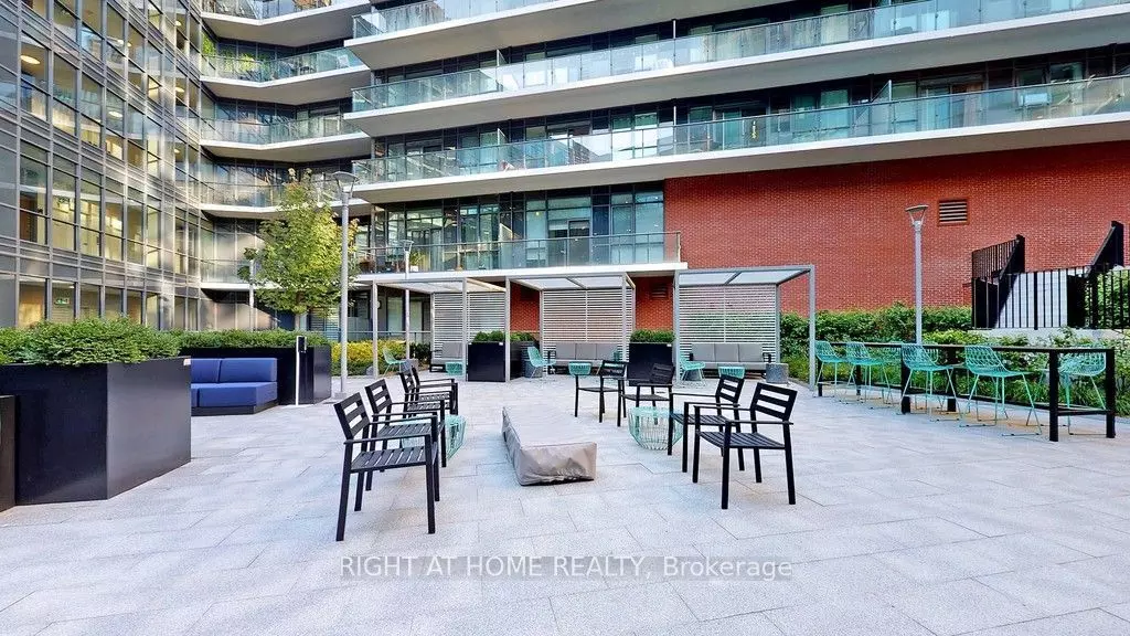 Toronto C01, ON M5V 0S2,38 Iannuzzi ST S #207