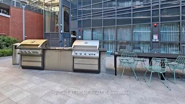 Toronto C01, ON M5V 0S2,38 Iannuzzi ST S #207