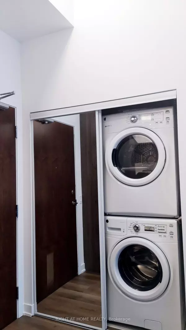 Toronto C01, ON M5V 0S2,38 Iannuzzi ST S #207