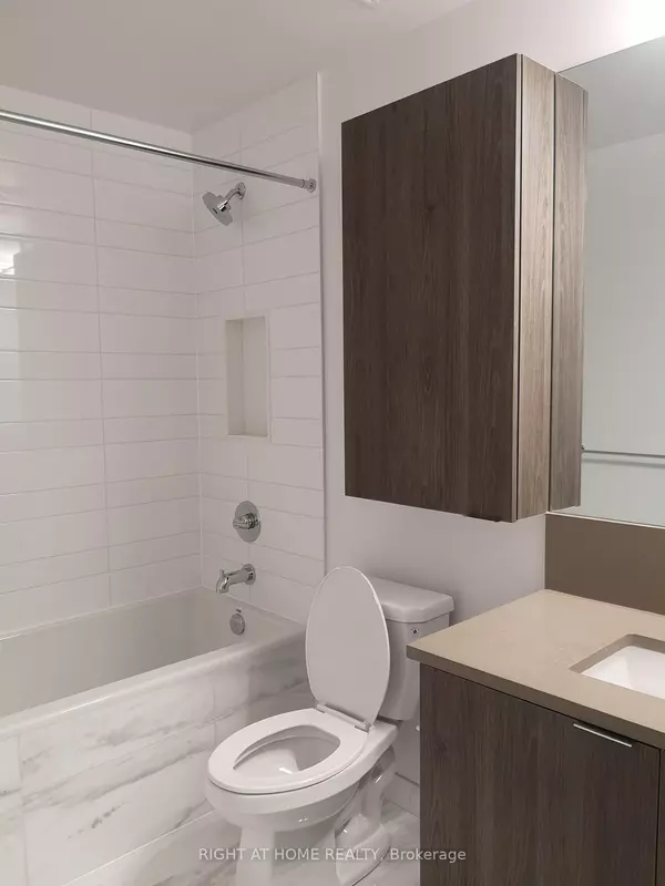 Toronto C01, ON M5V 0S2,38 Iannuzzi ST S #207