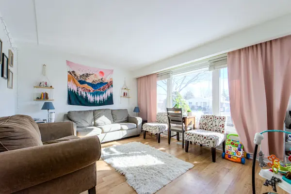 151 Nugent DR #Upper, Hamilton, ON L8H 2N3