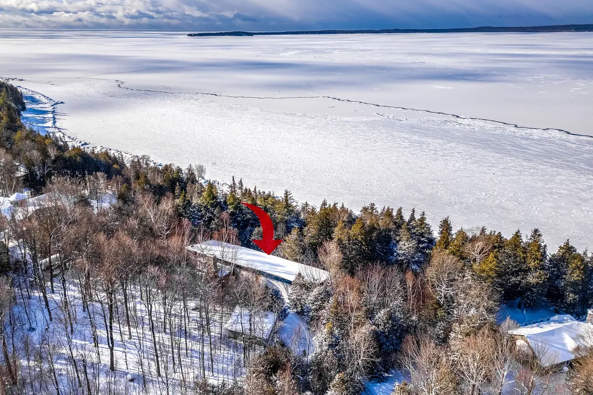 130 Melissa LN, Tiny, ON L9M 0T8