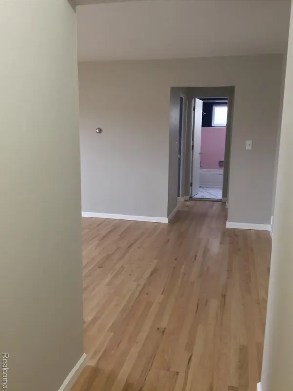 4820 Briarwood AVE #4, Royal Oak, MI 48073