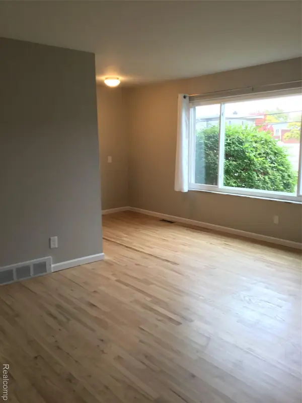 4820 Briarwood AVE #4, Royal Oak, MI 48073