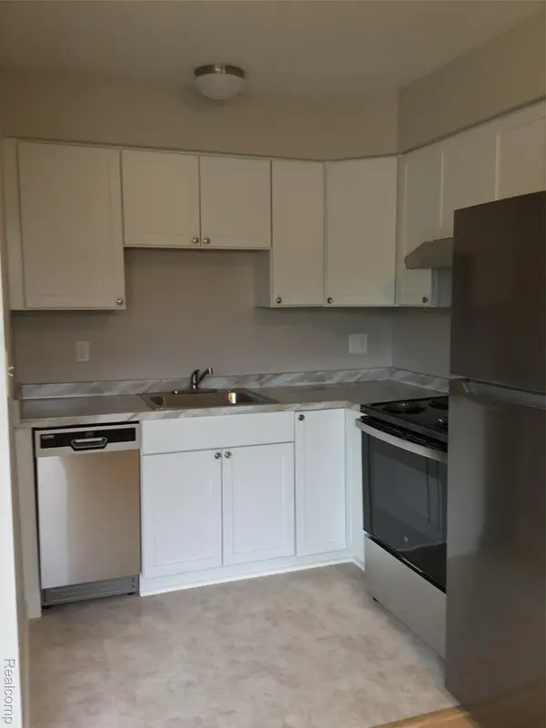 4820 Briarwood AVE #4, Royal Oak, MI 48073