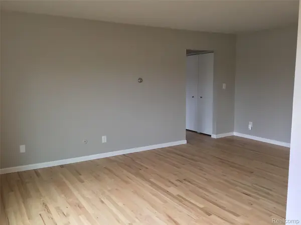 4820 Briarwood AVE #4, Royal Oak, MI 48073