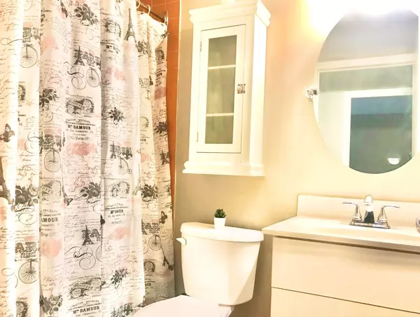 Toronto, ON M4Y 3C1,415 Jarvis ST #202