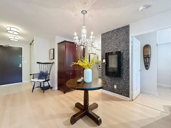 28 Empress AVE #215, Toronto C14, ON M2N 6Z7