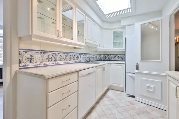 707 Eglinton AVE W #604, Toronto C03, ON M5N 1C8