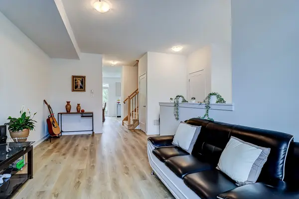 East Gwillimbury, ON L0G 1M0,64 Lyall Stokes CIR