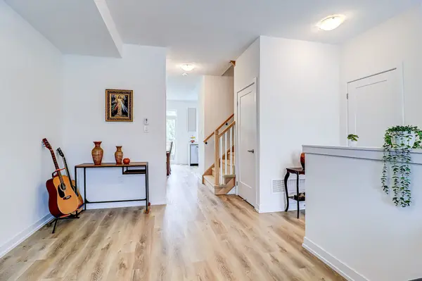 East Gwillimbury, ON L0G 1M0,64 Lyall Stokes CIR