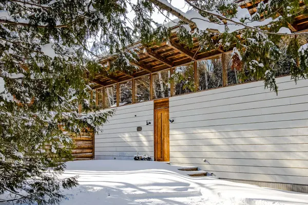 130 Melissa LN, Tiny, ON L9M 0T8