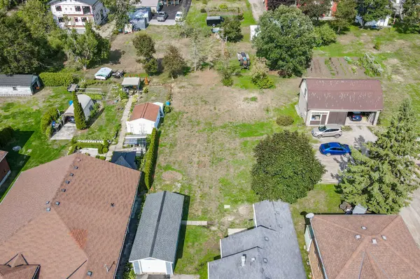 Kawartha Lakes, ON K0M 1N0,76 Bond ST W