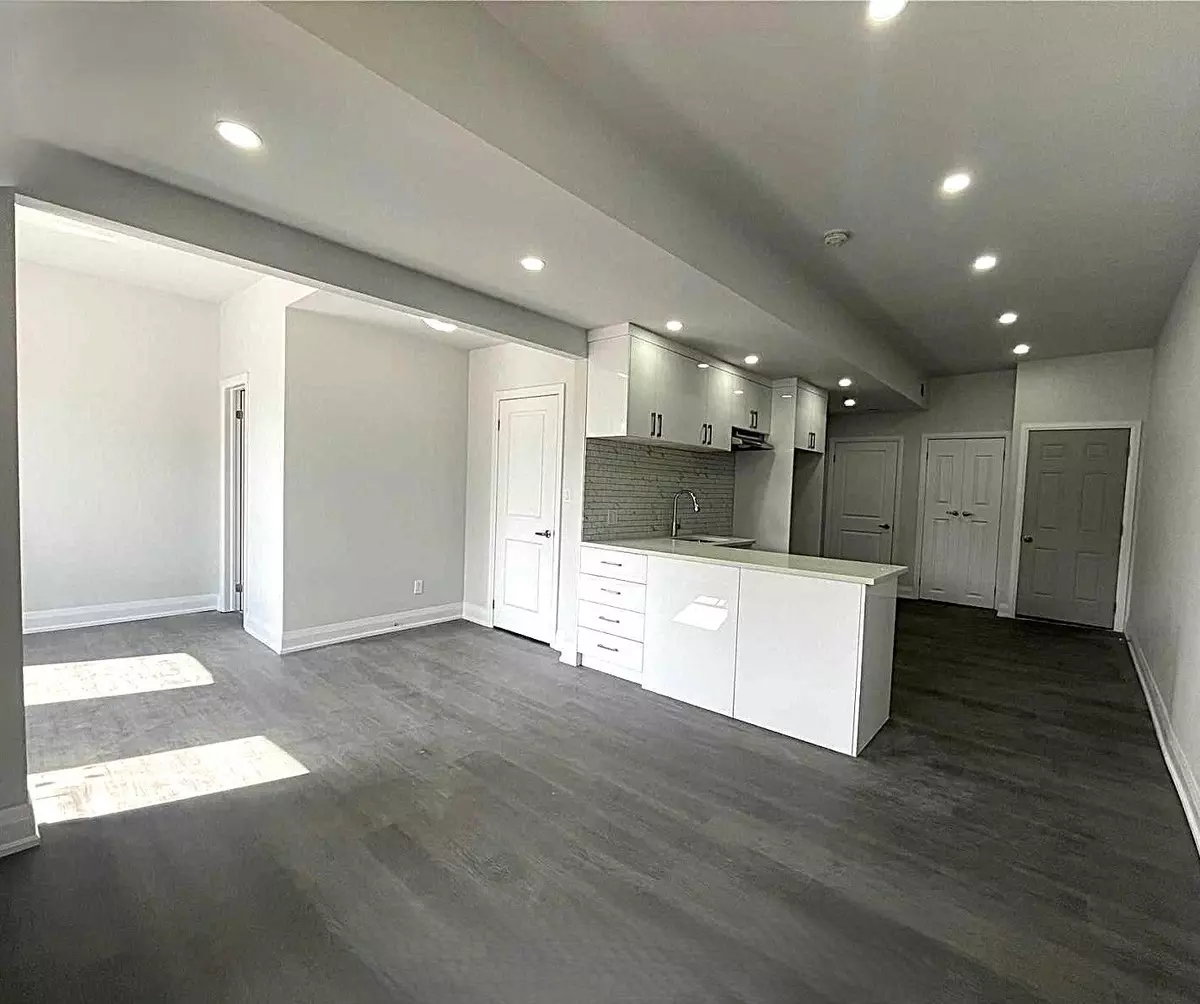 Aurora, ON L4G 1L8,15229 Yonge ST #2