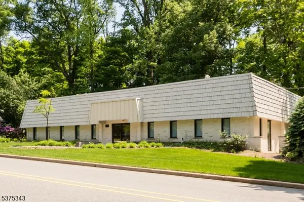 132 W Greenbrook Rd, North Caldwell Boro, NJ 07006