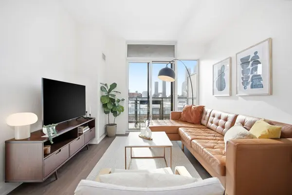 105 George ST #807, Toronto C08, ON M5A 0L4