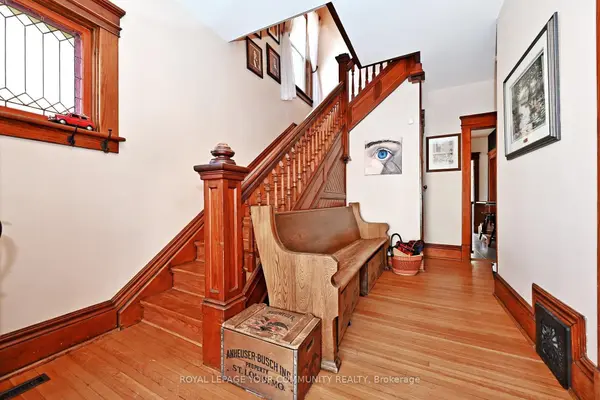 448 Timothy ST, Newmarket, ON L3Y 1P8